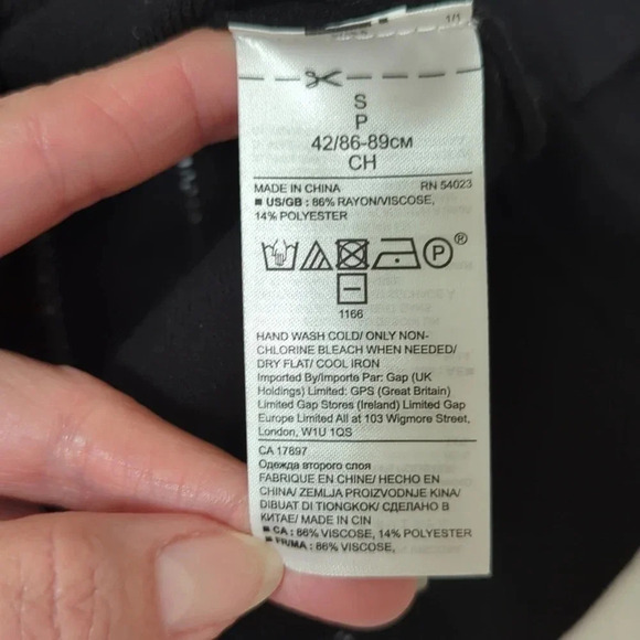 Banana Republic Square-Neck Sweater Tank, Color Black Size S - Picture 12 of 12